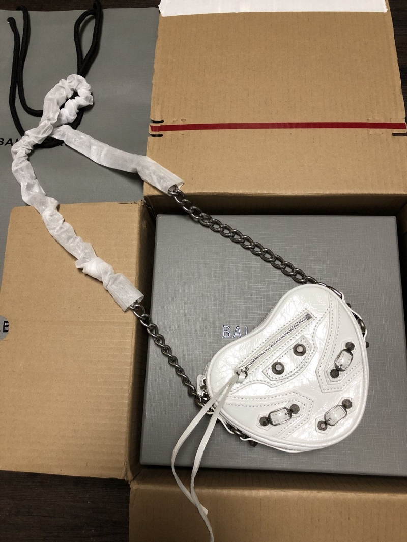 Ba1en*iaga le cagole bags